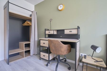 LEPAGNOL Roommate 4 Bedrooms at Reims - Photo 4