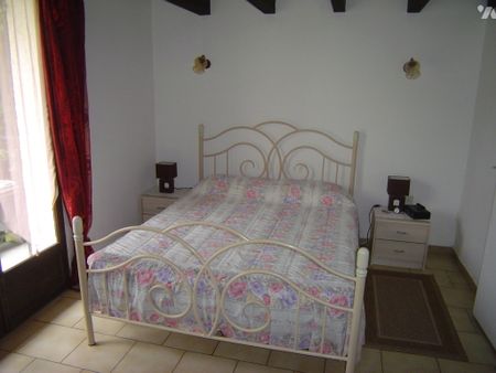 App 37m de type 2 au 1er étage + cour - Photo 4