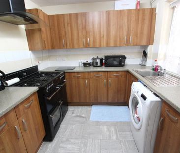 5 bedroom end of terrace house to rent - Photo 4