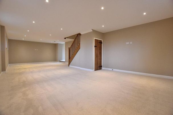 3 bedroom barn conversion to rent - Photo 1