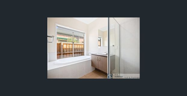 Well maintained modern three-bedroom home located in the highly sought-after Arena Estate. - Photo 1