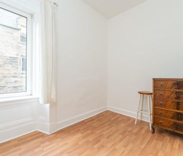 3 bedroom flat to rent - Photo 3