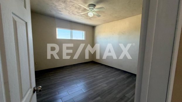 Amplio departamento en renta con balcón en zona céntrica de Rosarito - Photo 1