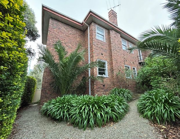 2/34 Manningham Street, Parkville VIC 3052 - Photo 1