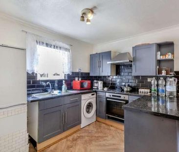 Hallywell Crescent, London, E6 - Photo 4