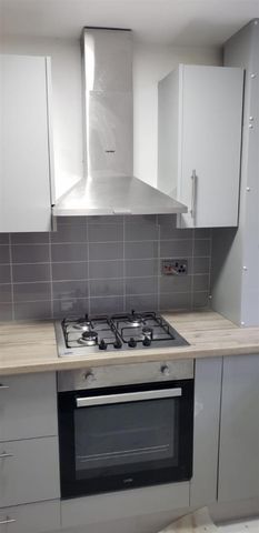 3 Bedroom House - Detached To Let - Photo 2