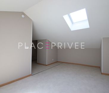 Studio - Photo 2