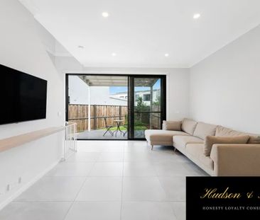 24 Flyer Glade, Blacktown NSW 2148 - House For Rent | Domain - Photo 2