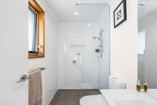 Quality Cambridge Home Offering Comfort and Convenience - Photo 1