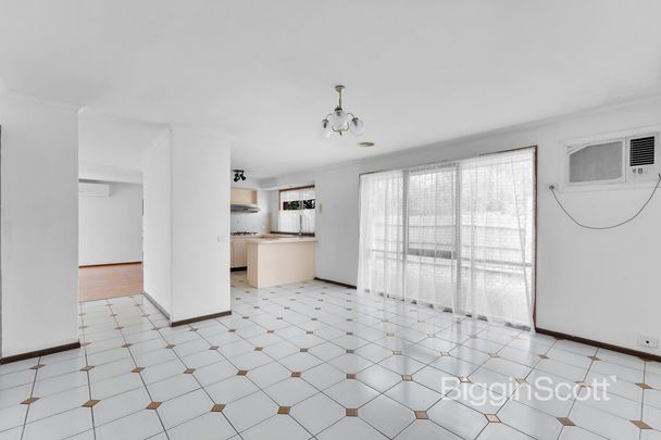 Family Living in Prime Keysborough Location - Photo 1