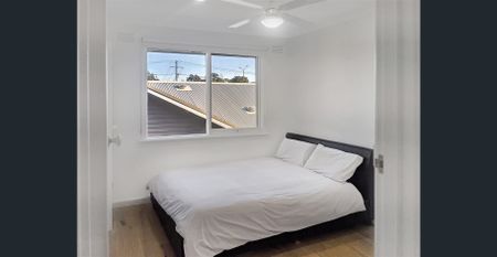 Sunfilled one bedroom apartment - Photo 3