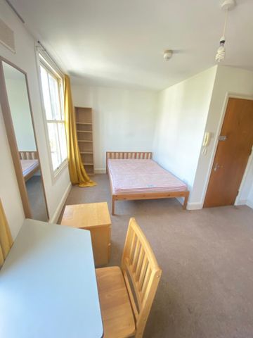 Studio to rent - Photo 3