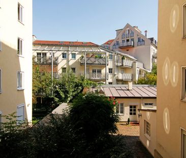 Near Sendlinger Tor: Beautiful 2-room apartment with balcony - Photo 2