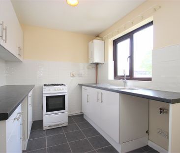 2 bed terraced house to rent in Brambles Farm Drive, Hillingdon, UB10 - Photo 4