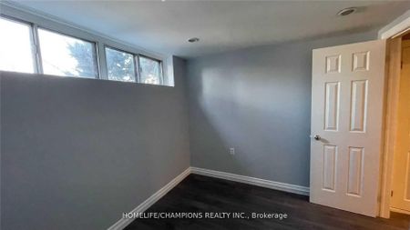 For Lease - 65 Whitburn Crescent, Toronto, Ontario - Photo 4
