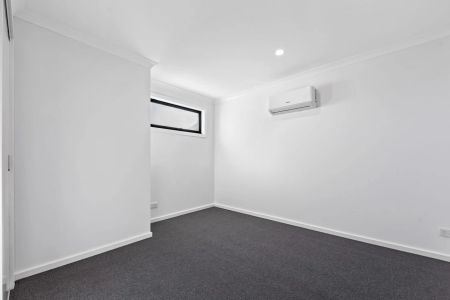 Stylish Family Living at 27 Gray Court, Deanside VIC 3336 - Photo 4