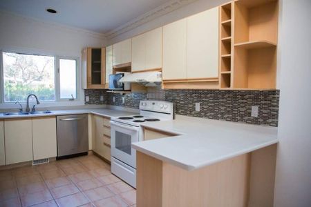 For Lease - 15 Hurlingham Crescent, Toronto, Ontario - Photo 2