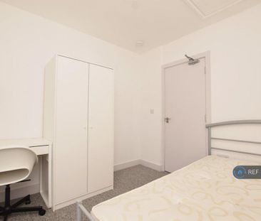 4 bedroom semi-detached house to rent - Photo 6