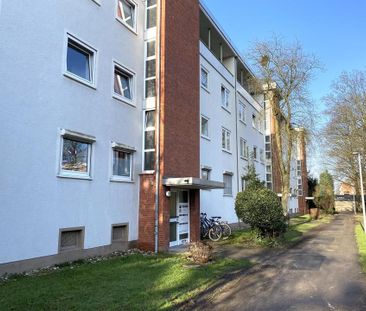 **Frisch renoviert: +neuer Laminat +weiße Wände +neues Tageslichtba... - Photo 1