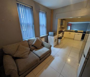 1 bedroom in a house share to rent - Photo 3