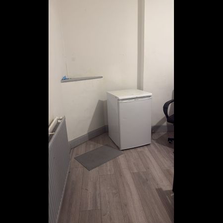 Room in a Shared House, Verdant Lane, SE6 - Photo 4