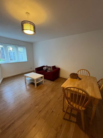 3 Bed Terraced House, Lockton Close, M1 - Photo 4