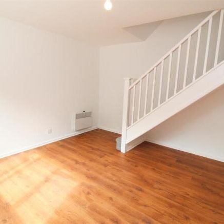 2 bedroom end of terrace house to rent - Photo 1