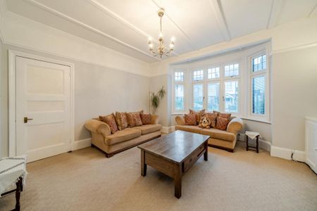 4 bedroom end of terrace house to rent - Photo 4