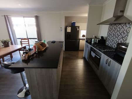 Modern 3-Bedroom, 2-Bathroom Home in the Coastal Suburb of Dalyellup - Photo 4