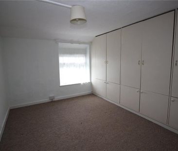 2 bedroom semi-detached house to rent - Photo 3