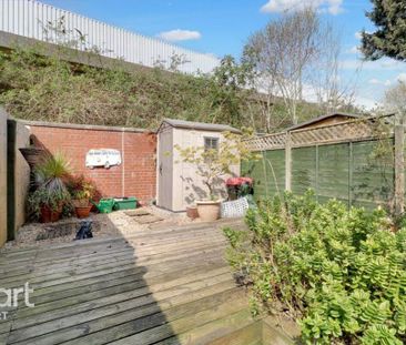 3 bedroom terraced house to rent - Photo 2