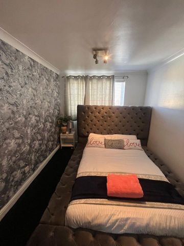 Room in a Shared House, Disraeli Gardens, LS11 - Photo 2