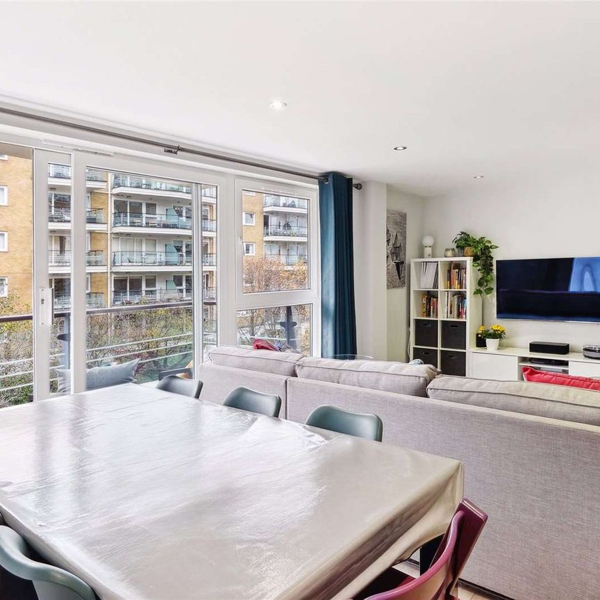 Smugglers Way, London, SW18 1EB - Photo 1