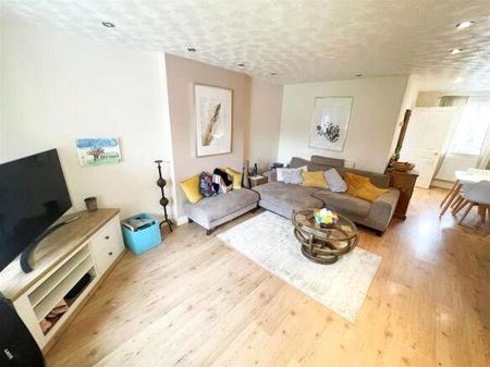 3 bedroom house to rent Beckinsale Grove, Crownhill, Milton Keynes, Buckinghamshire, MK8 - Photo 2