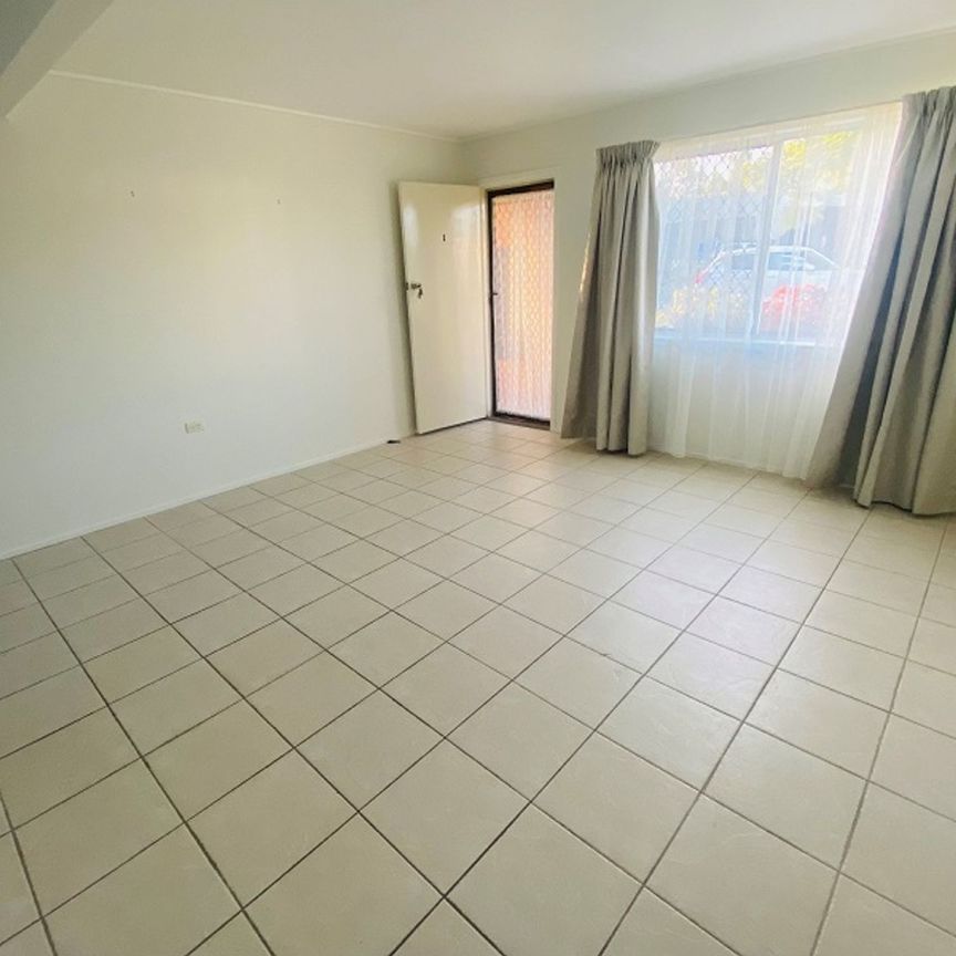 Cozy Unit - Hop Skip & Jump to Clontarf Waterfront - Photo 1