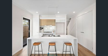 Air- conditioned Main Bedroom Park fronted 4 bedroom Masterpiece - Photo 5