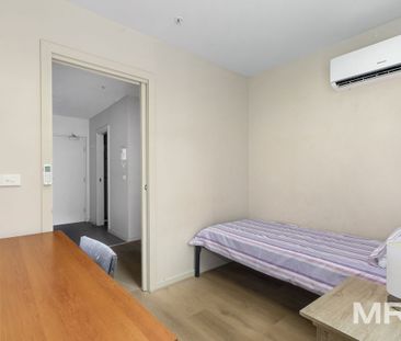 Stylish student living in the heart of it all - Photo 1