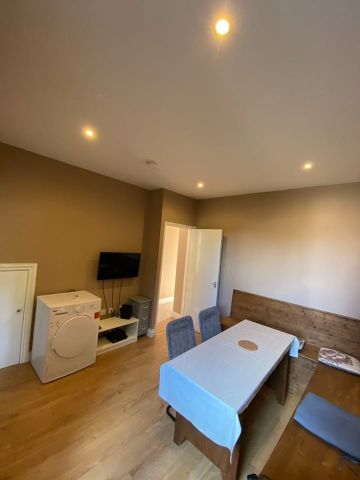 Room in a Shared House, Broadlands Road, SO17 - Photo 5