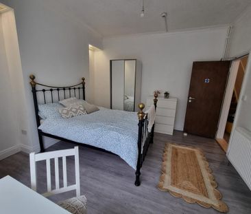 1 bedroom in a house share to rent - Photo 3