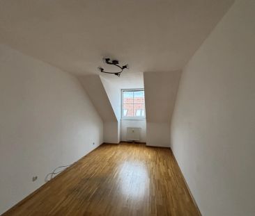 Wohnen unterm Dach mit Blick auf den Schlossberg - Photo 6