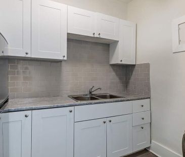 1 Bedroom - Photo 3