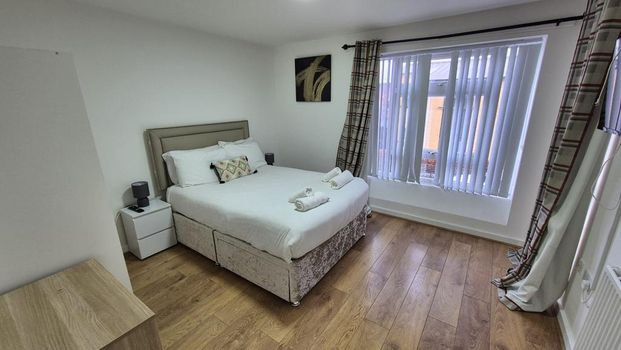 4 bedroom terraced house to rent - Photo 1