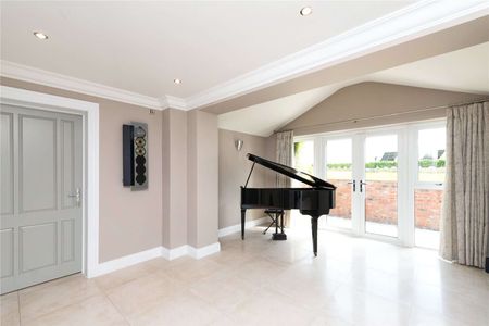 Exceptional Contemporary Home with Leisure Facilities and Stunning Views, well located between Hale and Knutsford. - Photo 3