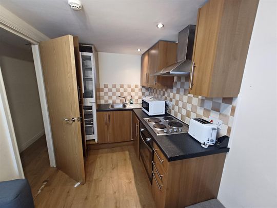 Colum Road Cardiff - Photo 1