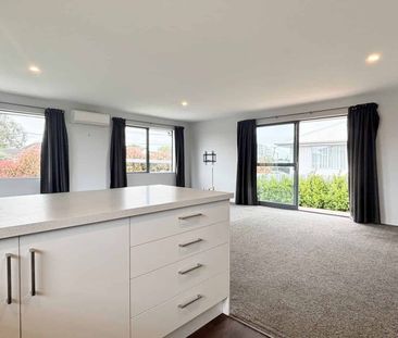 ARANUI - 3 BEDROOMS, 1 BATHROOM, HEATPUMP, CARPORT - Photo 2