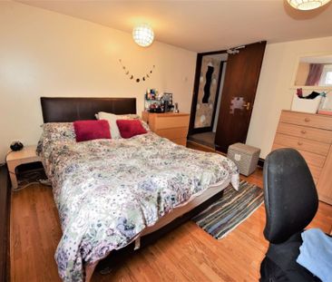 2 bedroom Flat in Harold Grove, Leeds - Photo 1