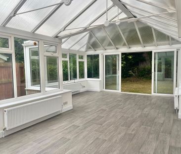 4 bedroom Four Bedroom Detached Home to rent - Photo 5