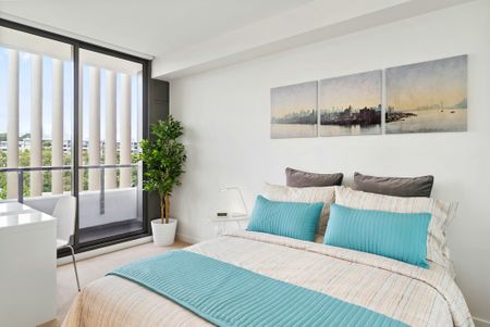 Sleek & Modern Apartment - Photo 4