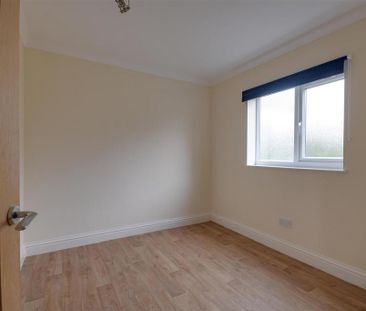6 bedroom detached house to rent - Photo 4