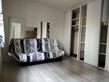 Appartement 1 pièces 21m2 MARSEILLE 11EME 380 euros - Photo 2